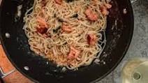 Smoked Salmon Pasta with Crème Fraiche and White Wine Sauce Smoked Salmon Pasta with Crème Fraiche and White Wine Sauce