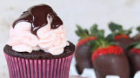 Chocolate Covered Strawberry Cupcakes Chocolate Covered Strawberry Cupcakes