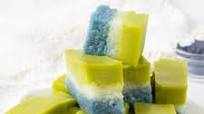 Kuih Seri Muka (Pandan Custard Sticky Rice Dessert) Kuih Seri Muka (Pandan Custard Sticky Rice Dessert)