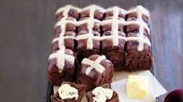Choc-chip hot cross buns Choc-chip hot cross buns