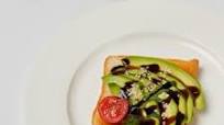 Tostadas de Aguacate y Tomate Tostadas de Aguacate y Tomate