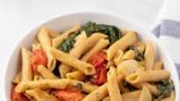Spinach, Garlic & Tomato Pasta Spinach, Garlic & Tomato Pasta