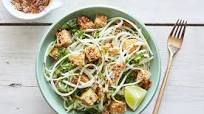 Spicy Rice Noodles With Crispy Tofu and Spinach Spicy Rice Noodles With Crispy Tofu and Spinach