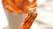 Guaranteed Crispy Sweet Potato Fries & Sriracha Mayo Dip Guaranteed Crispy Sweet Potato Fries & Sriracha Mayo Dip