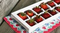 Chocolate-Covered Strawberries Made In An Ice Cube Tray Chocolate-Covered Strawberries Made In An Ice Cube Tray