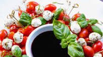 Caprese Salad Christmas Wreath Caprese Salad Christmas Wreath