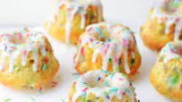 Funfetti Mini Bundt Cakes Funfetti Mini Bundt Cakes