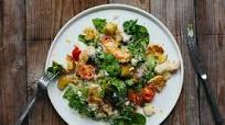 Caesar Salad mit gebratenen Hähnchenbruststreifen Caesar Salad mit gebratenen Hähnchenbruststreifen