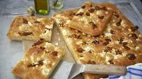 Focaccia med fetaost och soltorkade tomater Focaccia med fetaost och soltorkade tomater