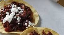 Tostadas de tinga de jamaica Tostadas de tinga de jamaica