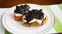 Goat Cheese, Fig and Balsamic Crostini Goat Cheese, Fig and Balsamic Crostini