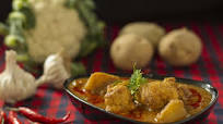 Cauliflower And Potato Curry in Coconut Milk Cauliflower And Potato Curry in Coconut Milk
