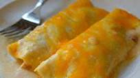 Creamy Chicken Enchiladas with Sour Cream Sauce {The Best!} Creamy Chicken Enchiladas with Sour Cream Sauce {The Best!}