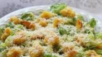 Caesar Salad with Keto Croutons Caesar Salad with Keto Croutons