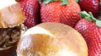 Cerdo desmenuzado a la barbacoa con chipotle y fresas en olla de cocción lenta Cerdo desmenuzado a la barbacoa con chipotle y fresas en olla de cocción lenta