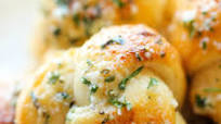 Easy Garlic Parmesan Knots Easy Garlic Parmesan Knots