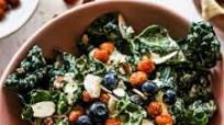 Blueberry Kale Caesar Salad with Smoky Chickpeas (Vegan) Blueberry Kale Caesar Salad with Smoky Chickpeas (Vegan)