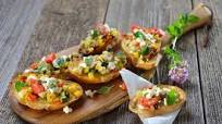 Bruschetta aux légumes et au chèvre, salade Bruschetta aux légumes et au chèvre, salade