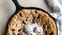 Easy Skillet Chocolate Chip Cookie (8” or Minis!) Easy Skillet Chocolate Chip Cookie (8” or Minis!)