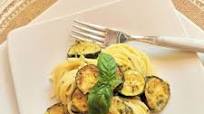 Spaghetti with Fried Zucchini (spaghetti alla Nerano) Spaghetti with Fried Zucchini (spaghetti alla Nerano)