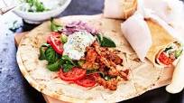 Gyros i tunnbröd med tzatziki Gyros i tunnbröd med tzatziki