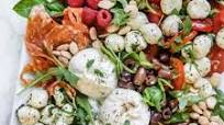 How to Make a Killer Caprese Salad Platter How to Make a Killer Caprese Salad Platter