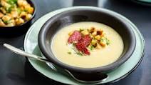 Pastinaken-Apfel-Suppe mit Schüblig Pastinaken-Apfel-Suppe mit Schüblig