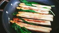 Pan-fried White Asparagus with Wild Garlic Pan-fried White Asparagus with Wild Garlic