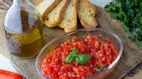 Come fare le bruschette al pomodoro - Cotte in padella o in forno Come fare le bruschette al pomodoro - Cotte in padella o in forno