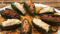 Chiles jalapeños rellenos de atún fríos Chiles jalapeños rellenos de atún fríos