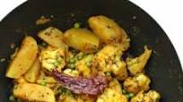 Bengali Phulkopir Aloo Dalna Bengali Phulkopir Aloo Dalna