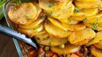 Crispy Potato Topped Meat Pie - Minced Beef Hotpot Crispy Potato Topped Meat Pie - Minced Beef Hotpot