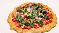 Cauliflower crust pizza with chicken and spinach Cauliflower crust pizza with chicken and spinach