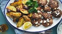 Fetaostbiffar med tzatziki Fetaostbiffar med tzatziki