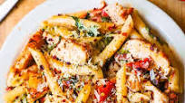 Chicken and Bacon Pasta with Spinach and Tomatoes in Garlic Cream Sauce Chicken and Bacon Pasta with Spinach and Tomatoes in Garlic Cream Sauce