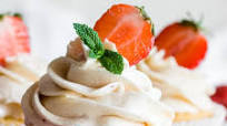 Easy Strawberry Filled Cupcakes Easy Strawberry Filled Cupcakes