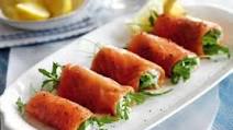 Slimming World’s smoked salmon, cottage cheese and rocket rolls Slimming World’s smoked salmon, cottage cheese and rocket rolls