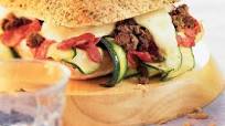 Focaccia met tartaar en courgette Focaccia met tartaar en courgette