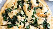 Roasted Garlic, Spinach, and Chicken White Pizza {Paleo, GF, DF} Roasted Garlic, Spinach, and Chicken White Pizza {Paleo, GF, DF}