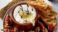 Camembert al horno con nueces e higos Camembert al horno con nueces e higos