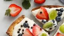 Easy Fruit Pizza (with a pizza crust!) Easy Fruit Pizza (with a pizza crust!)