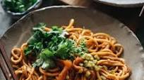 Hot Dry Noodles (热干面) Hot Dry Noodles (热干面)