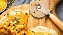 Thin Crust Buffalo Chicken Pizza (No Yeast Pizza Dough) Thin Crust Buffalo Chicken Pizza (No Yeast Pizza Dough)