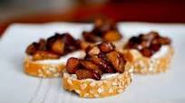 Roasted Cinnamon Pear Bruschetta Roasted Cinnamon Pear Bruschetta