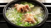 Oxtail soup (Sokkoritang: 소꼬리탕) Oxtail soup (Sokkoritang: 소꼬리탕)