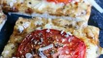 Cheddar and Fresh Tomato Pizza Cheddar and Fresh Tomato Pizza
