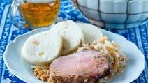 Knedlo vepřo zelo (Pork, dumplings and sauerkraut) Knedlo vepřo zelo (Pork, dumplings and sauerkraut)