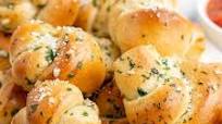 Easy Garlic Knots Easy Garlic Knots