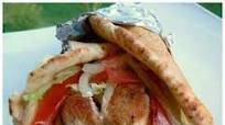 Souvlaki au poulet sur pain pita Souvlaki au poulet sur pain pita