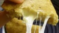 (Empanadas de Queso) Fried Empanada Dough With Spicy Cheese Filling (Empanadas de Queso) Fried Empanada Dough With Spicy Cheese Filling